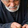 Photo of artisan Kim Young-soo.